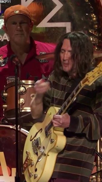 John Frusciante Coughed, Chad Smiled! #Shorts #JohnFrusciante #ChadSmith #RedHotChiliPeppers