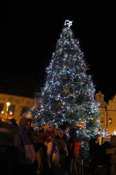 Pyroshow i obří andělé. Advent v Táboře začal už v pátek