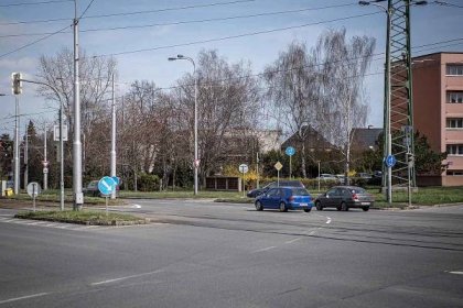 Křižovatka ulic Horní a Plzeňská, v blízkosti ÚMOb Ostrava-Jih, duben 2021.