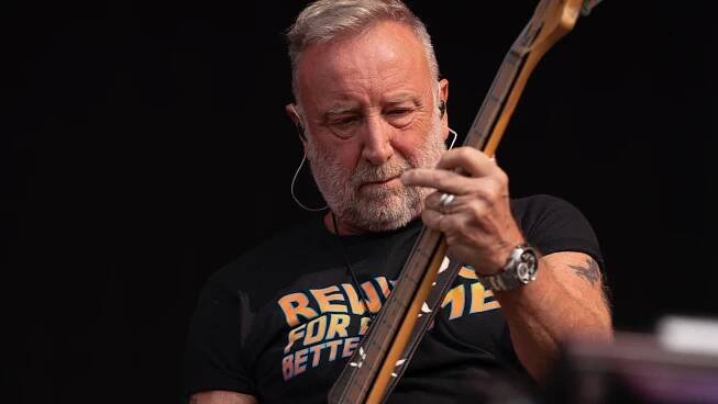 Peter Hook & The Light