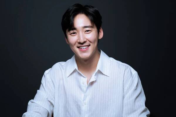 Kevin Woo, Singer and Actor Headshot