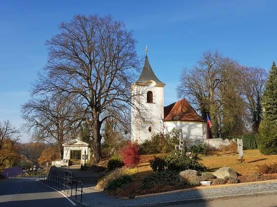 Soubor:Velké Popovice - kostel Panny Marie Sněžné.jpg