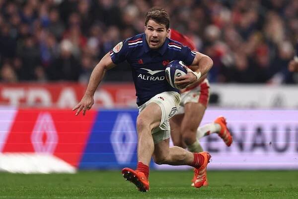 England v France: The mystifying qualities that make Antoine Dupont the best in the world