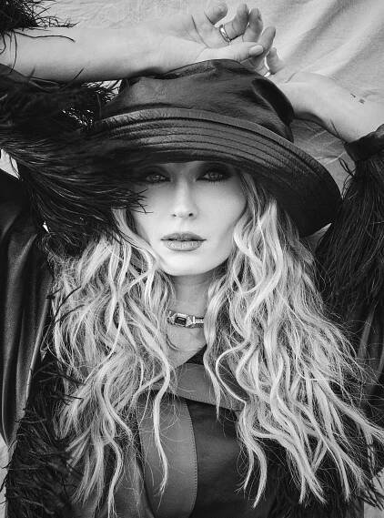 Sophie Turner | To Live It All, Joyous or Jagged or Perhaps Somewhere In Between