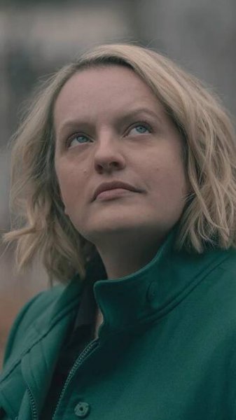 Elisabeth Moss Thinks The Handmaid’s Tale’s Final Scene Is “Honestly Perfection”