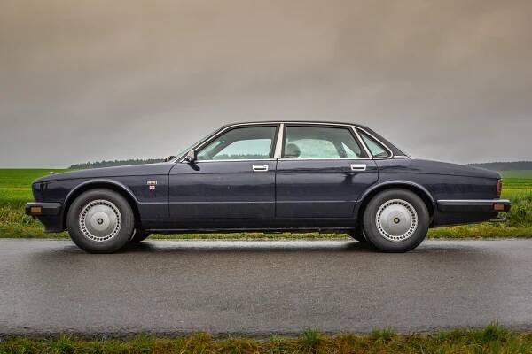 Měl být nejmodernějším autem své doby, Jaguar XJ40 však německou konkurenci nedohnal
