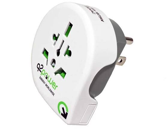 Univerzální cestovní adaptér 230V -> US