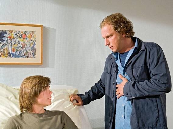 In aller Freundschaft - Verpasste Zeit - Z filmu - Christopher Reinhardt, Matthias Komm