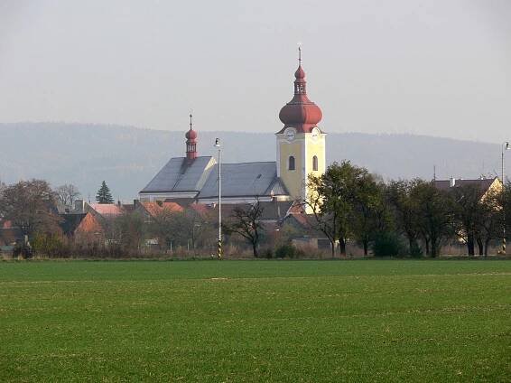 Kostel_sv._Jana_Křtitele_Bohuňovice.JPG