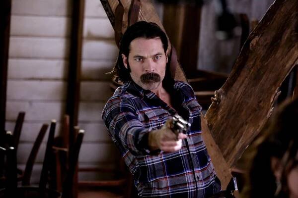 Wynonna Earp - She Ain't Right (S02E04) (2017)