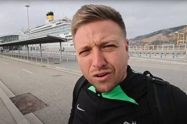 Simon in front of the ship