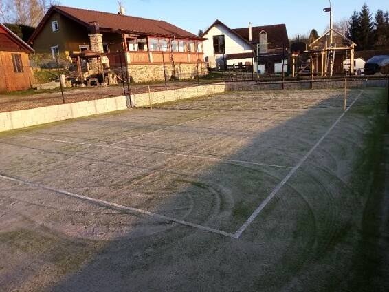 Nové víceúčelové hřiště s umělým povrchem