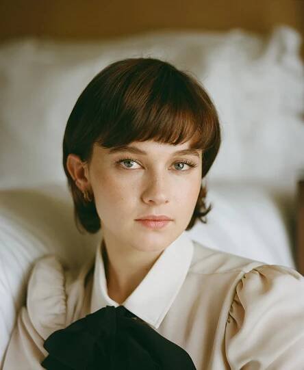 Cailee Spaeny – Hair, Skin, Lip, Eyelash, Sleeve, Gesture…