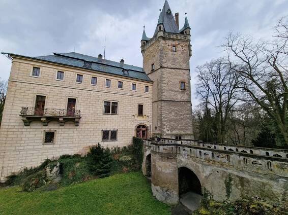 Parkoviště Zámek Stránov, Krnsko