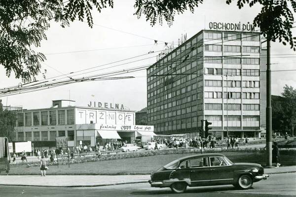 Když se Zlín na 41 let změnil v Gottwaldov: Komunisté chtěli vymazat Baťu a vybudovat výkladní skříň socialismu
