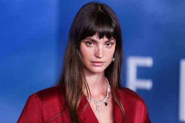 Náhlé úmrtí Charlbi Dean objasněno. Dvaatřicetiletá herečka zemřela na sepsi