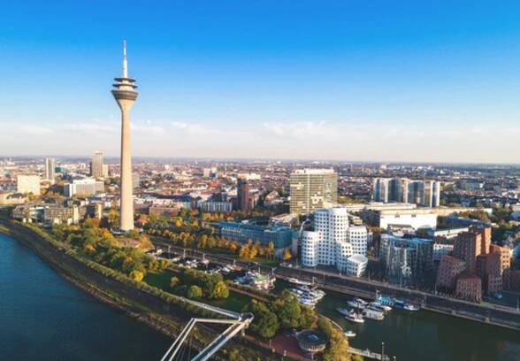 Sprachkurs mit Unterkunft • Düsseldorf - GoAcademy