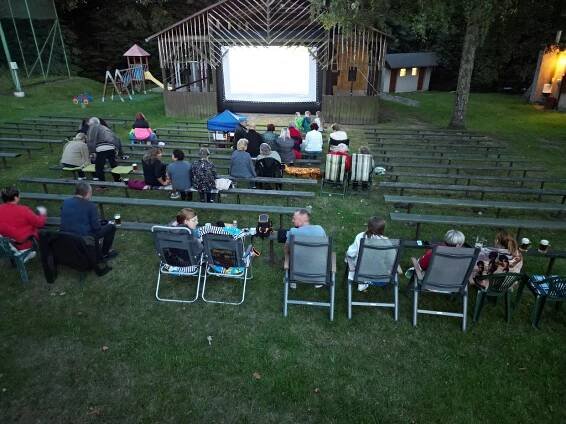 1. letní kino ve Slatině nad Úpou proběhlo 11.8.2023 - Oficiální stránky obce Slatina nad Úpou
