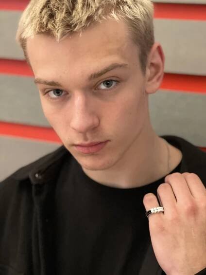 Tomas Sean Pšenička je hvězdou seriálu Sex O'Clock.