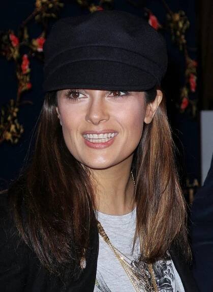 Filmová kráska Salma Hayek překvapila svou rodinou: Tohle není její tatínek, ale manžel!