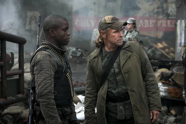 Falling Skies - The Pickett Line - Z filmu - Mpho Koaho, Will Patton