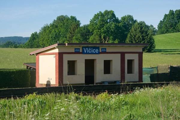Vlčice (železniční zastávka)