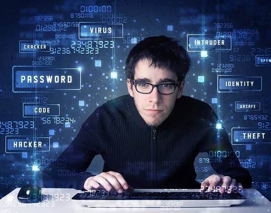 Programování hackerů v technologickém prostředí s kybernetickými ikonami — Stock obrázek