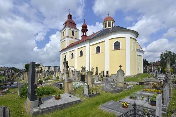 Kostel Všech svatých a fara, Lázně Bělohrad