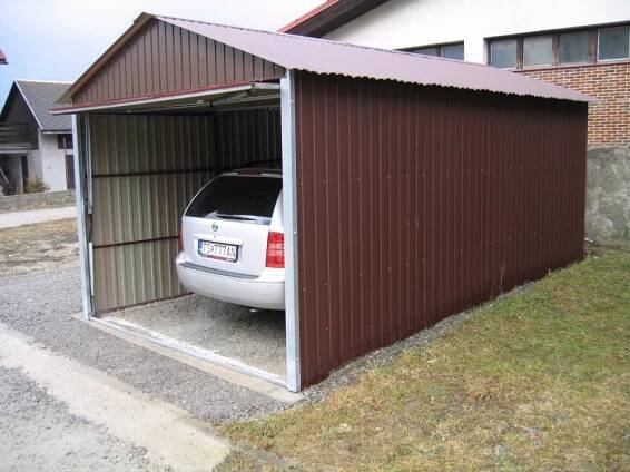 Plechové garáže | plecháče | Bomstal - Garáž AKRYLOVÝ 2,95m x 5m, sedlovou střechou, výklopná vrata