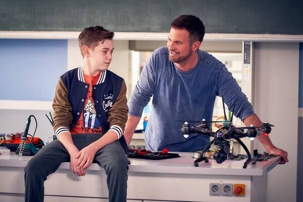 Milon Böer, Simon Böer - Der Lehrer - Mit wie viel L schreibt man Bullshit? - Z filmu