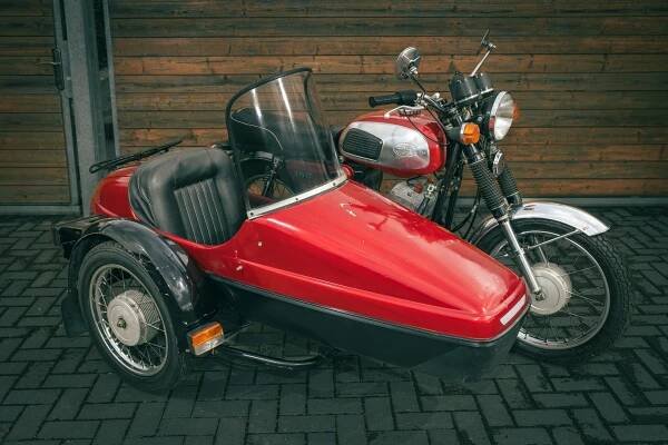 Až na jednu se nabízejí bez rezervy. Draží se Favorit MTX, Jawa 500 OHC i Citroën DS