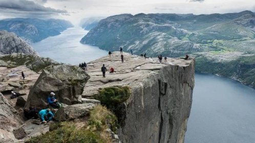 Preikestolen: Wanderung auf die 604m hohe Felskanzel über dem Lysefjord