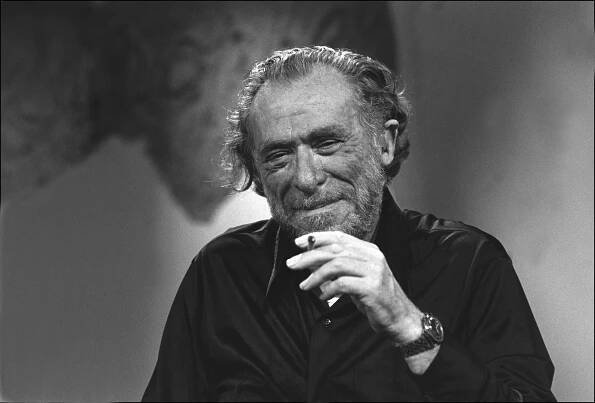 Charles Bukowski: „Starý prasák“ si života užívá plnými doušky