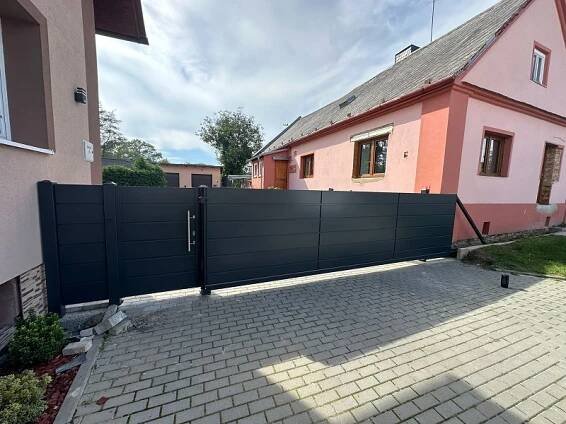 Garážová vrata a vjezdové brány Herrman – Prodej a montáž | Moravskoslezský kraj | Prodej a montáž garážových vrat a vjezdových