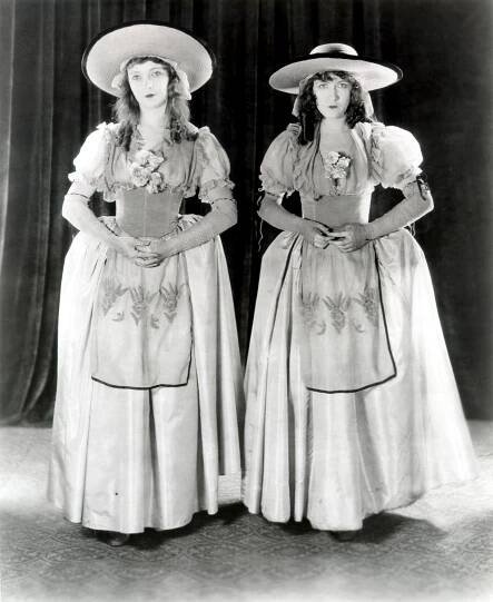 Děti velké revoluce - Promo - Lillian Gish, Dorothy Gish
