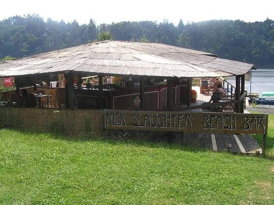 Části rekreačního areálu v Rabyni po Smetkovi jdou opět do aukce