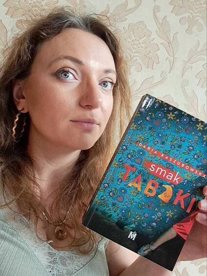 File:Daria Kaszubowska i Smak tabaki.jpg