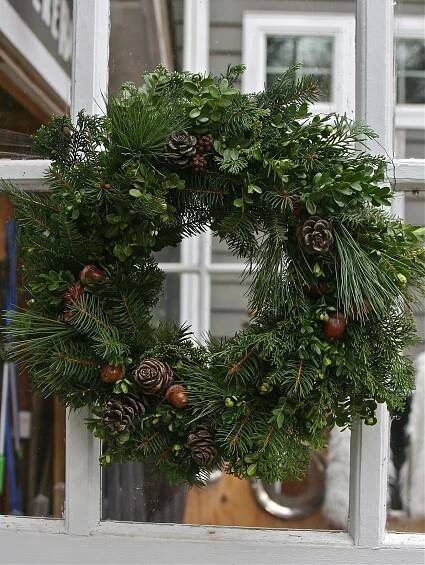 Christmas Wreath with Pine Cones