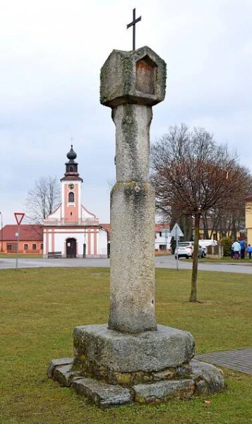 Column shrine in Radošovice 01.jpg
