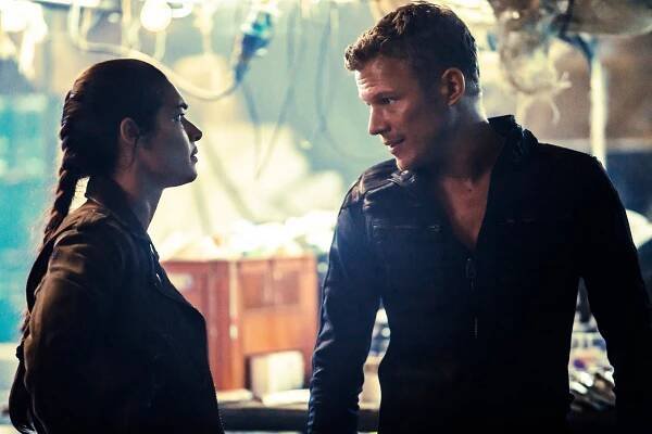 Dominion - Reap the Whirlwind - Z filmu - Kim Engelbrecht, Christopher Egan