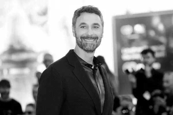 VENICE, ITÁLIE - 7. ZÁŘÍ: Raoul Bova se zúčastní focení filmu Lubo na filmovém festivalu v Benátkách 7. září 2023 v italských Benátkách. — Stock obrázek