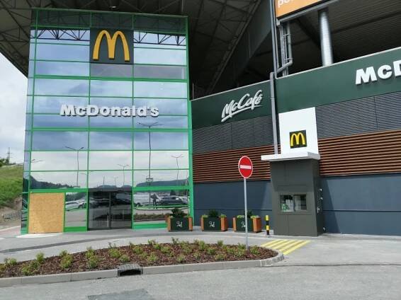 McDonald's v Brně-Ivanovicích má svůj McDrive – Arch.Design