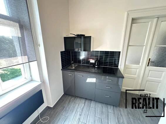 Zařízený byt 1+kk (34m2) k pronájmu na Praze 3, obrázek č. 1