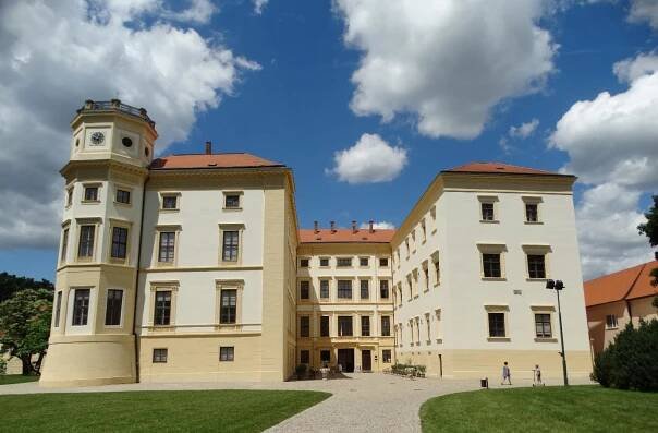 Strážnice – zámek a park