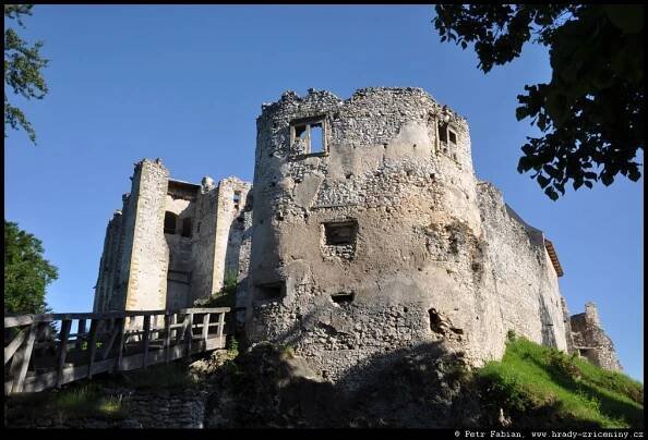 Hrad Uhrovec – Uhrovecký hrad / hrady-zriceniny.cz