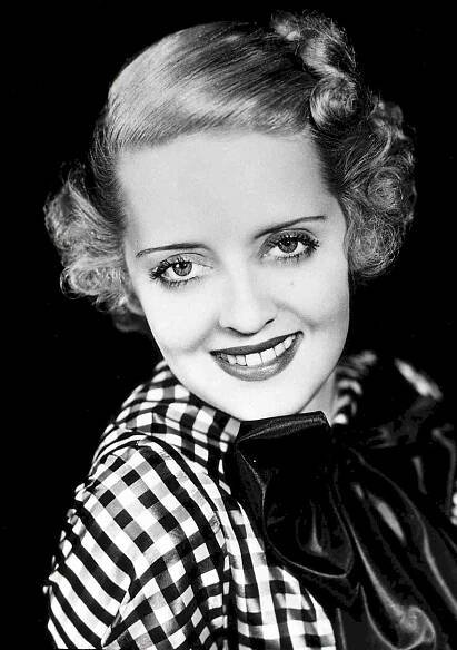 Bette Davis: *5.4.1908 – †6.10.1989, americká filmová a divadelní herečka