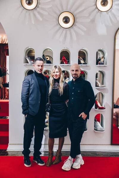 Galerie: Christian Louboutin otevřel v Praze svůj první butik | Elle.cz