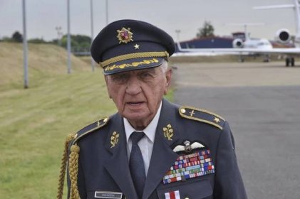 Zeman dá veteránu Bočkovi nejvyšší metál. Hrdinovi to řekl na 96. narozeniny