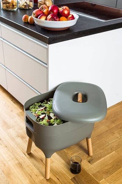 Urbalive Worm Farm Composter with Worm tea and food scraps