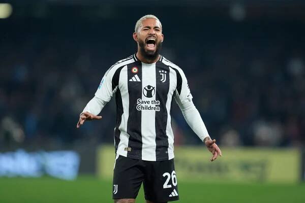 Douglas Luiz of Juventus FC yelling during a soccer match.